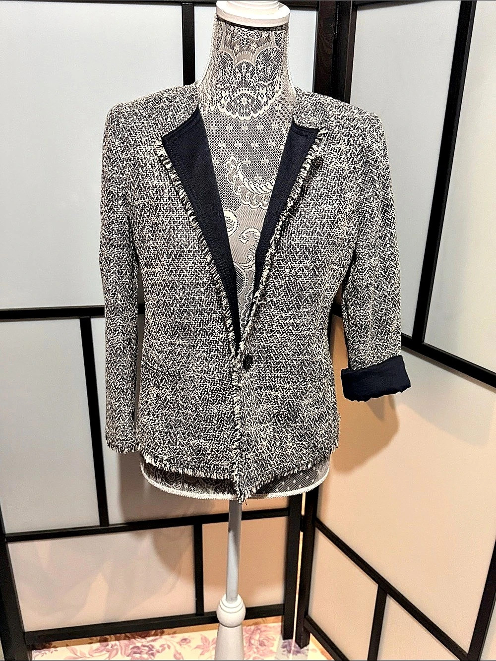 Ann Taylor Petite blazer Textured Abstract Blazer in Blue and White Size Small